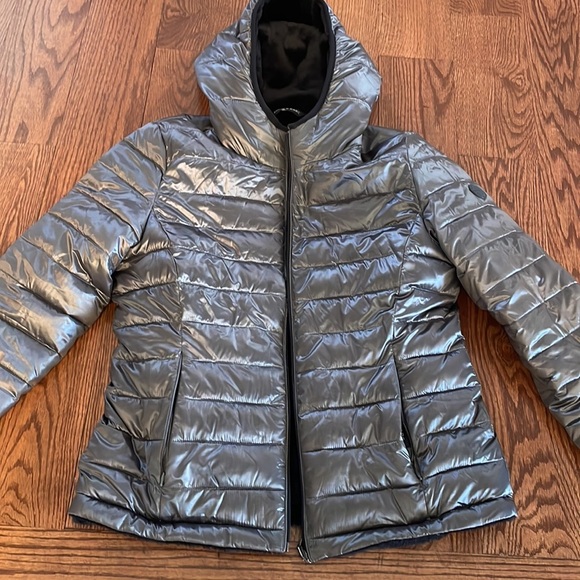 ANDREW MARC women’s REVERSIBLE metallic gray blk puffer / plush hooded jacket M - Picture 6 of 17
